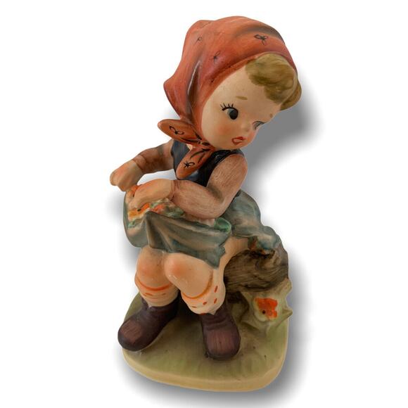 Vintage Napco Girl with Flowers 5.5" Figurine Porcelain Napcoware Japan - Picture 1 of 9